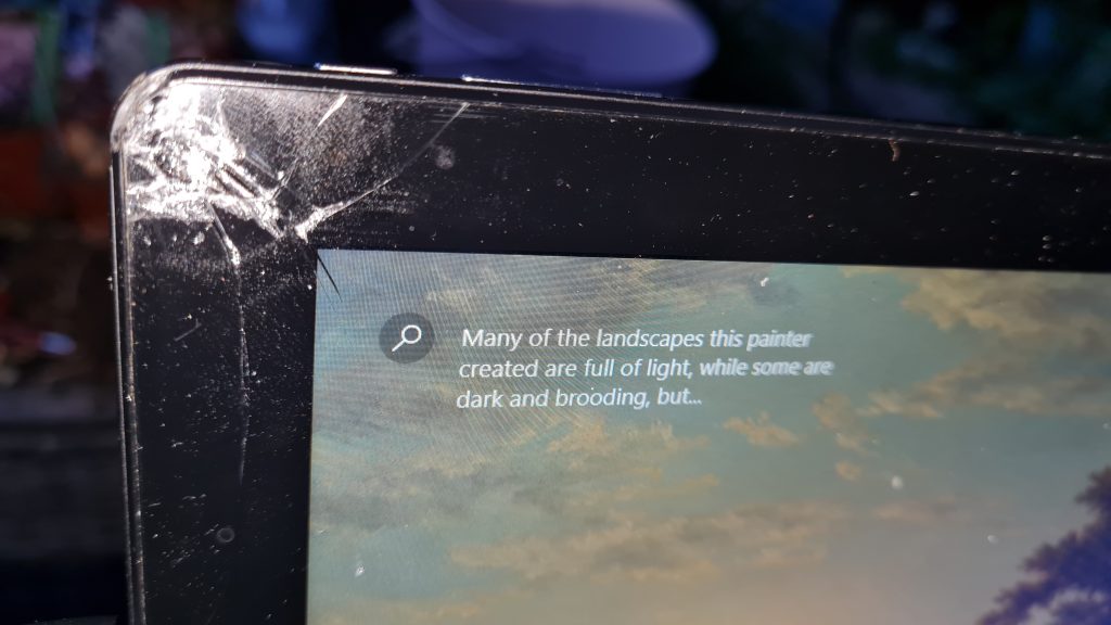 Image showing the damage suffered by my Linx tablet when I dropped it off my lap.